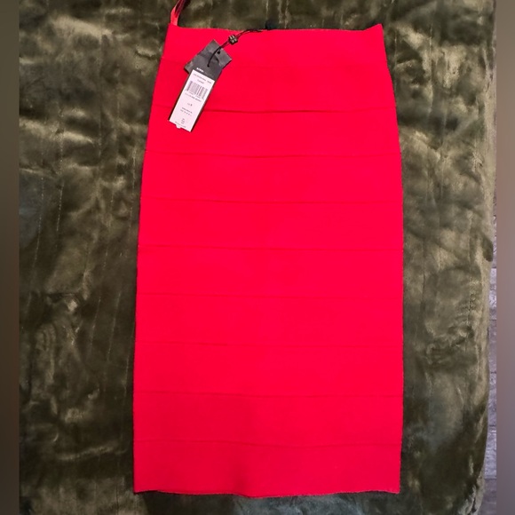 BCBGMAXAZRIA - bandage Leger Skirt - Red Berry - Picture 2 of 2